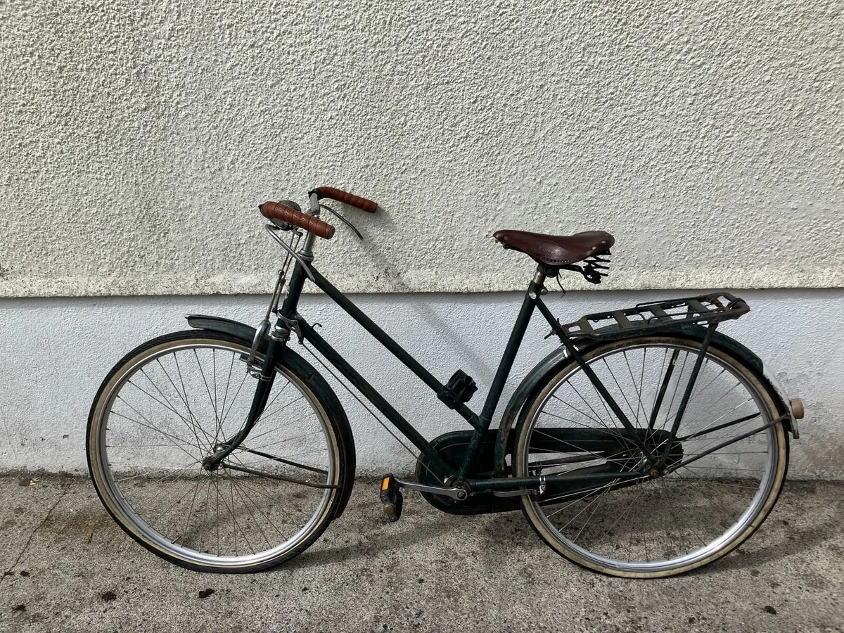 Vintage Unisex Raleigh Triumph Bicycle. - Image 1