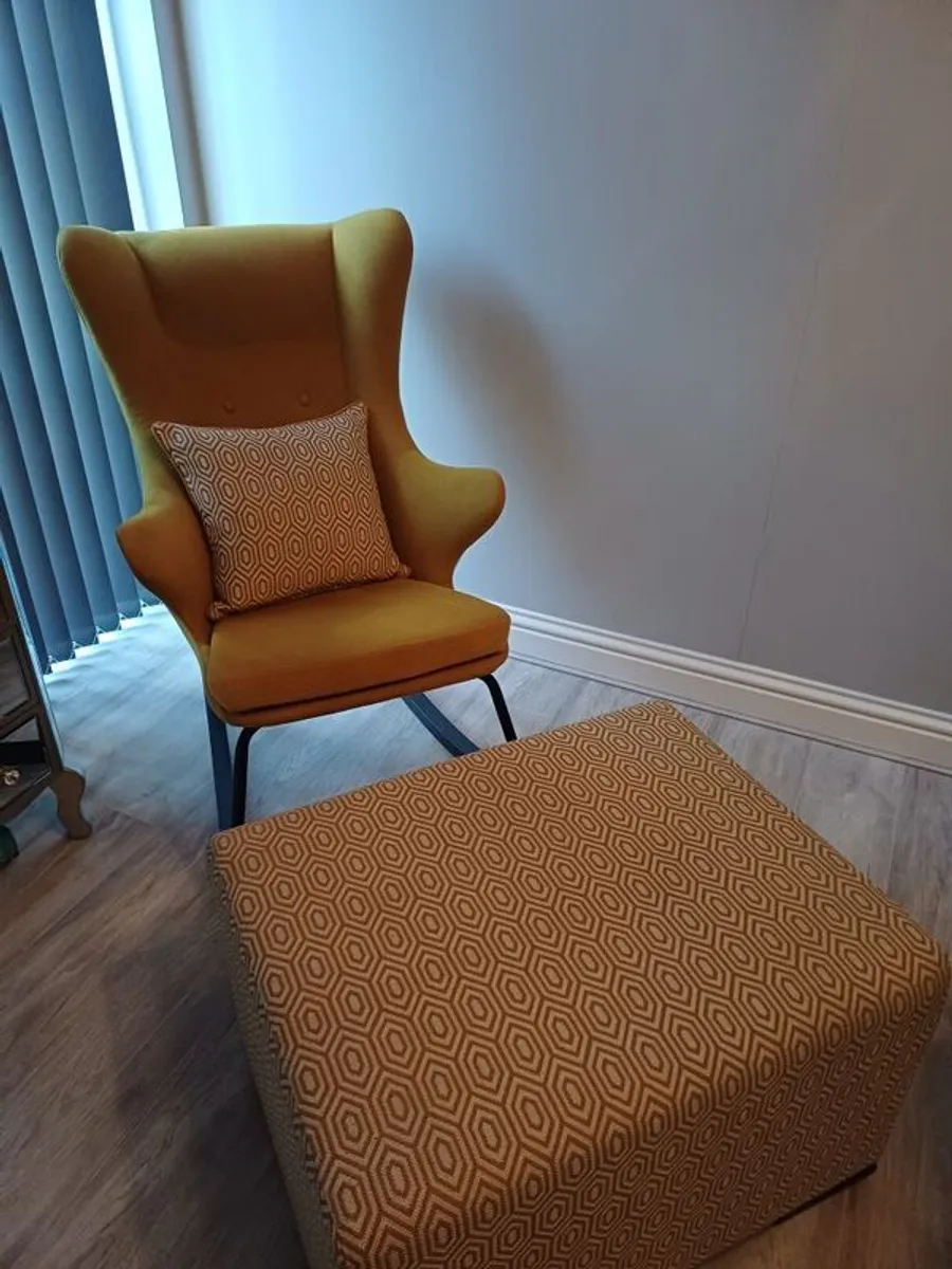 Rocking accent chair designer Kare and footstool - Image 3