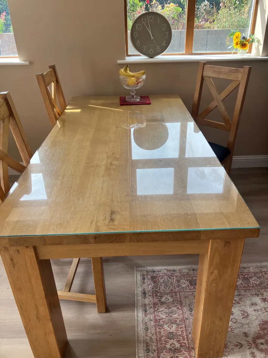Table and chairs - Image 1