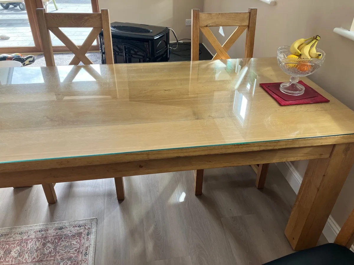 Table and chairs - Image 2