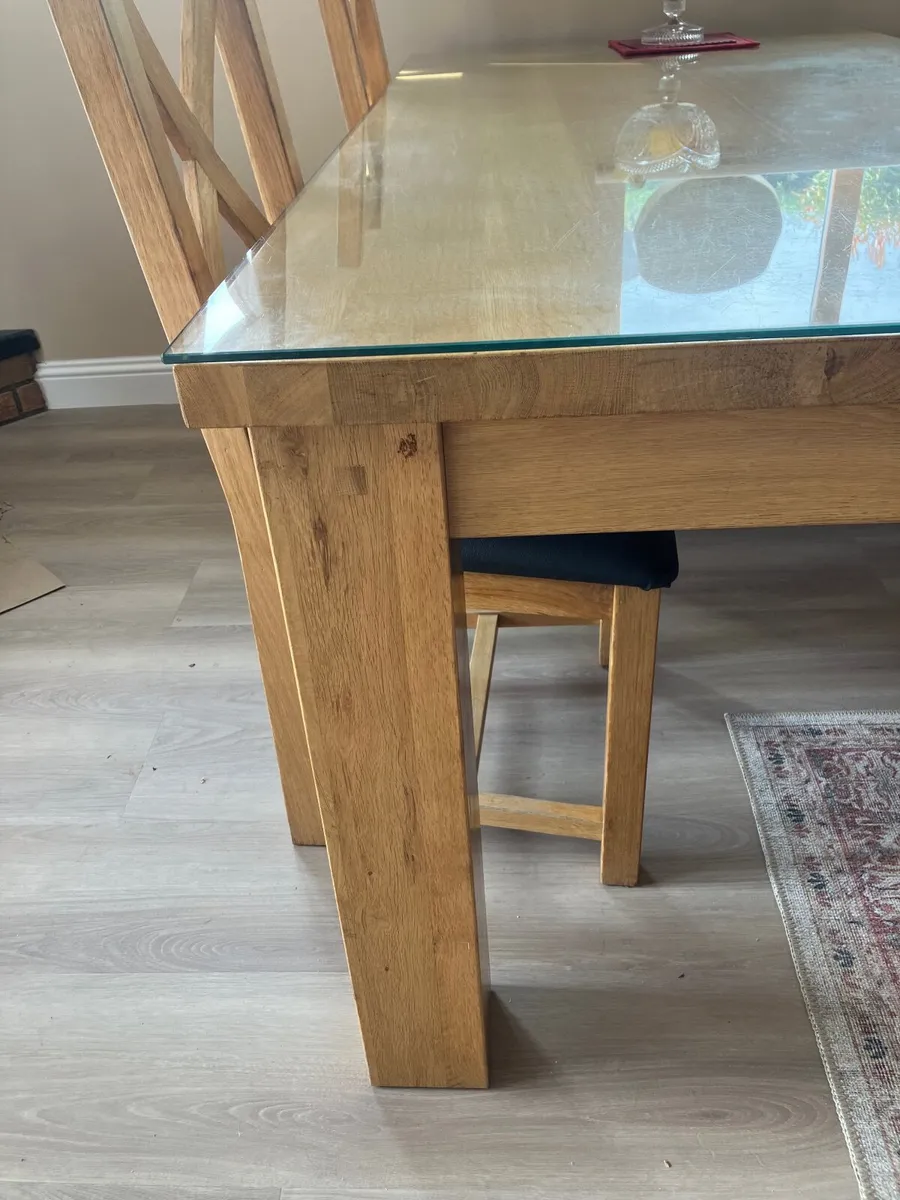 Table and chairs - Image 3