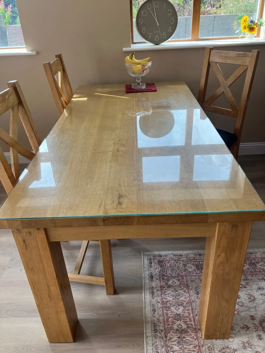 Table and chairs - Image 4