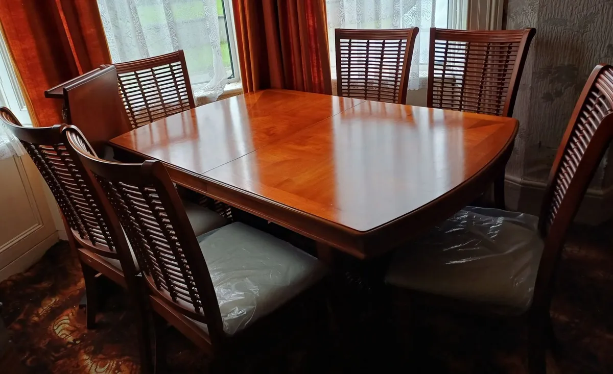 Dining table and chairs - Image 3