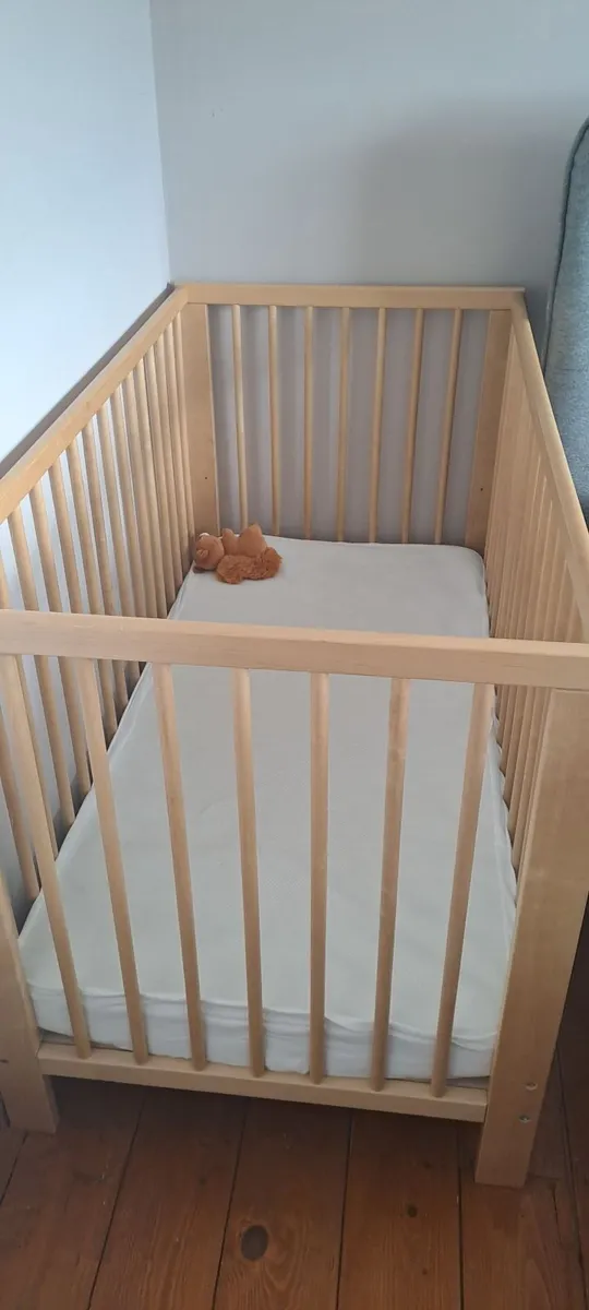 Cot and high chair - Image 1