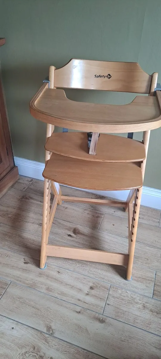 Cot and high chair - Image 2