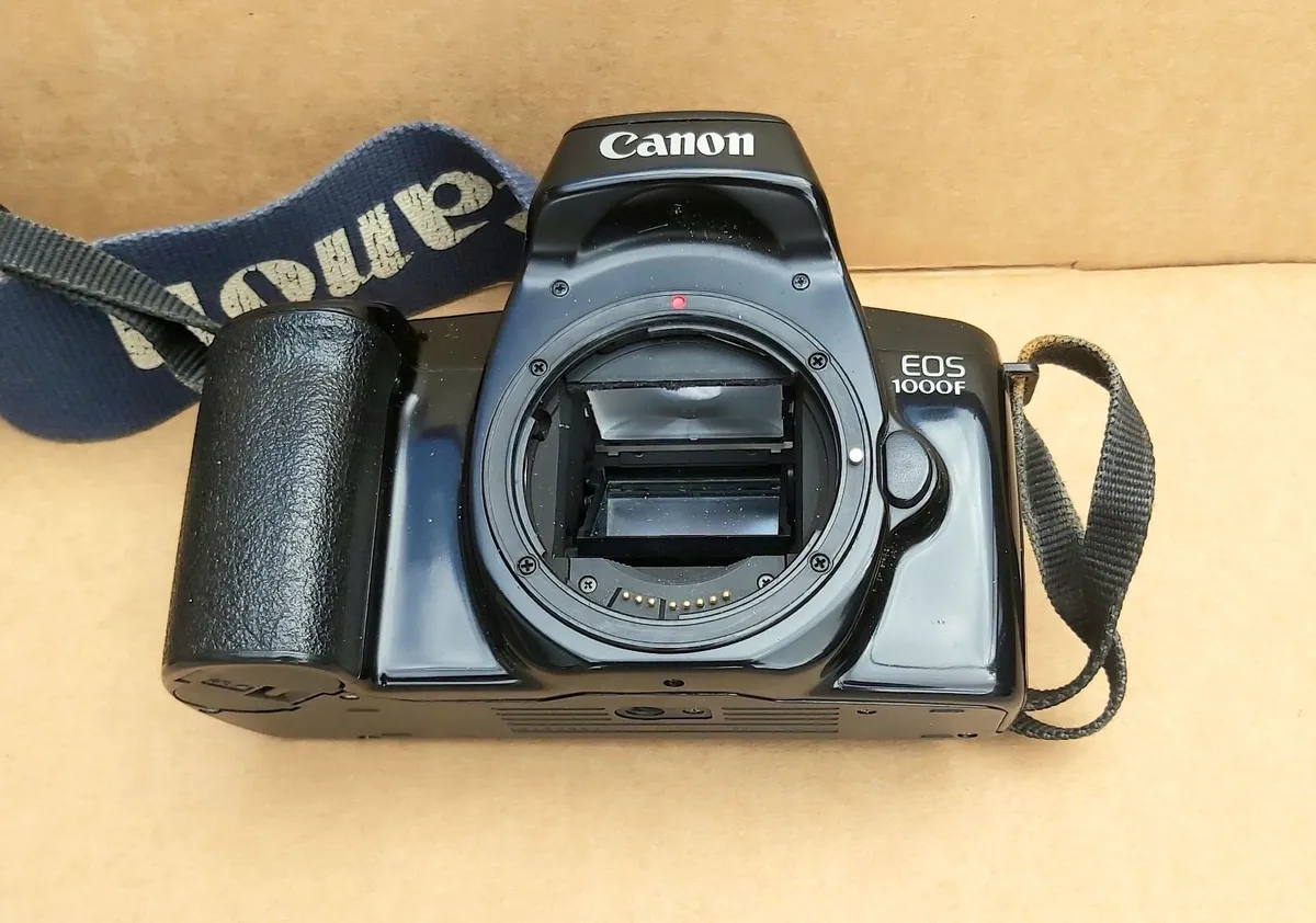 Canon 1000f film camera body only - Image 1