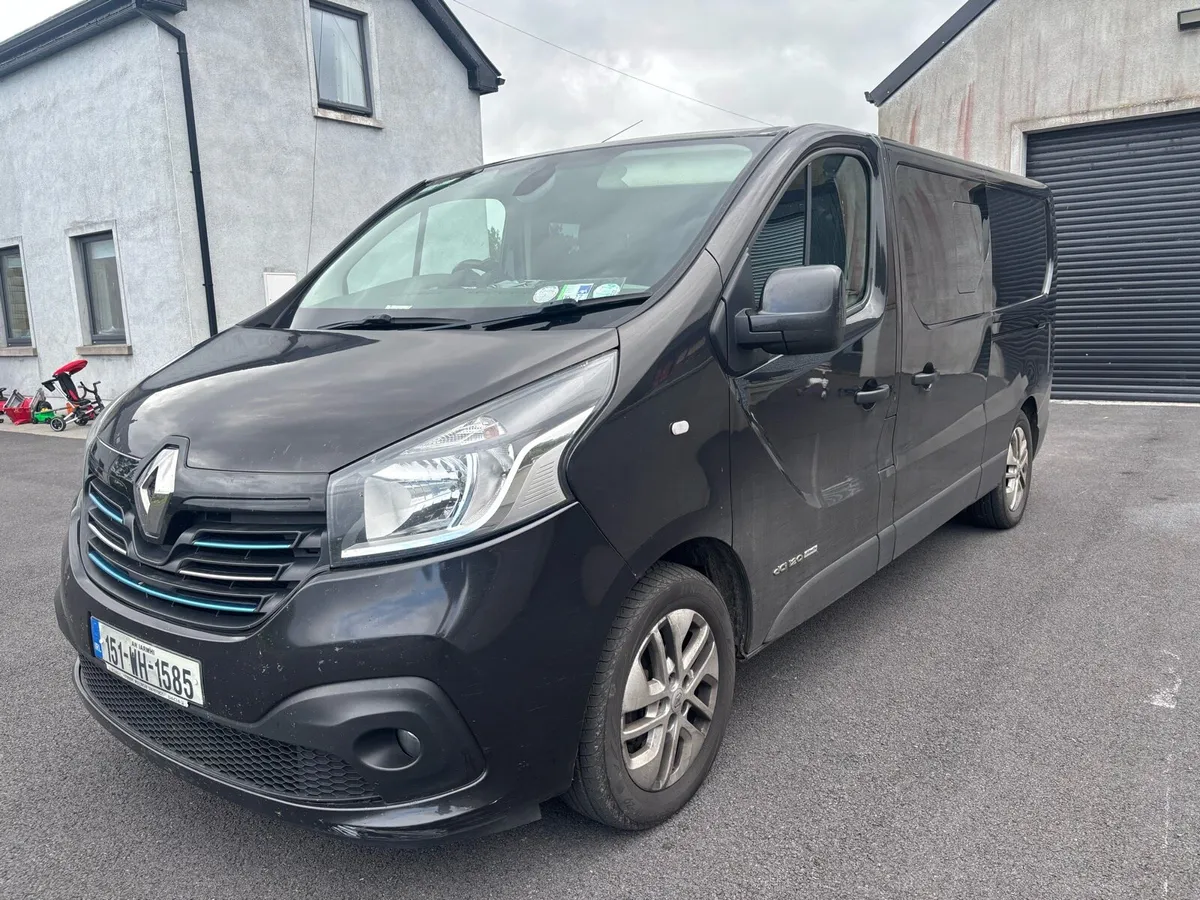 151 Renault Traffic Crew Cab - Image 4