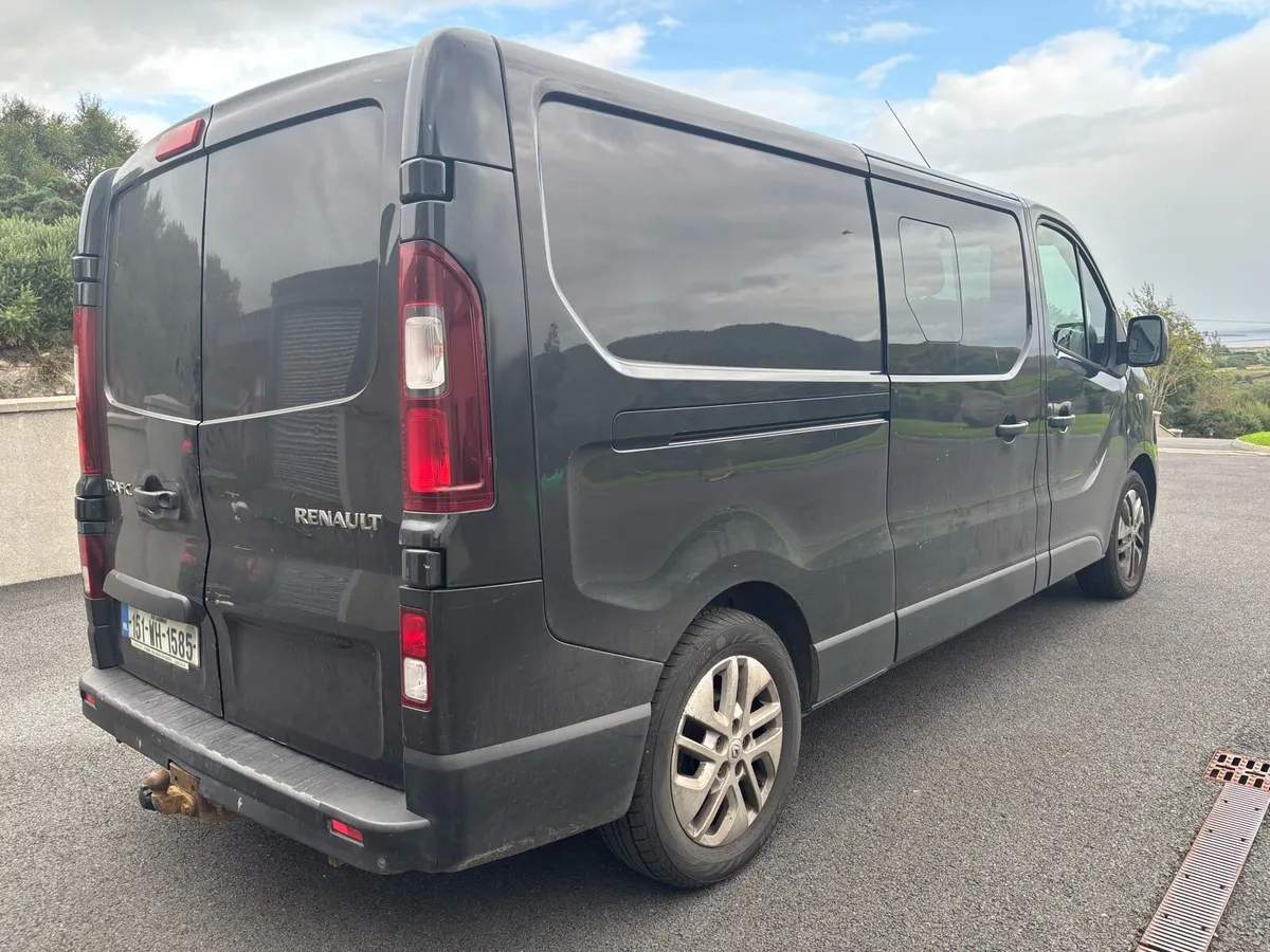151 Renault Traffic Crew Cab - Image 2