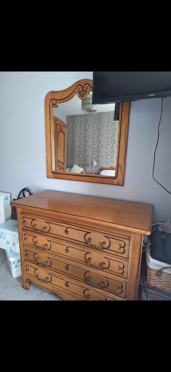 Bedroom suite - Image 2