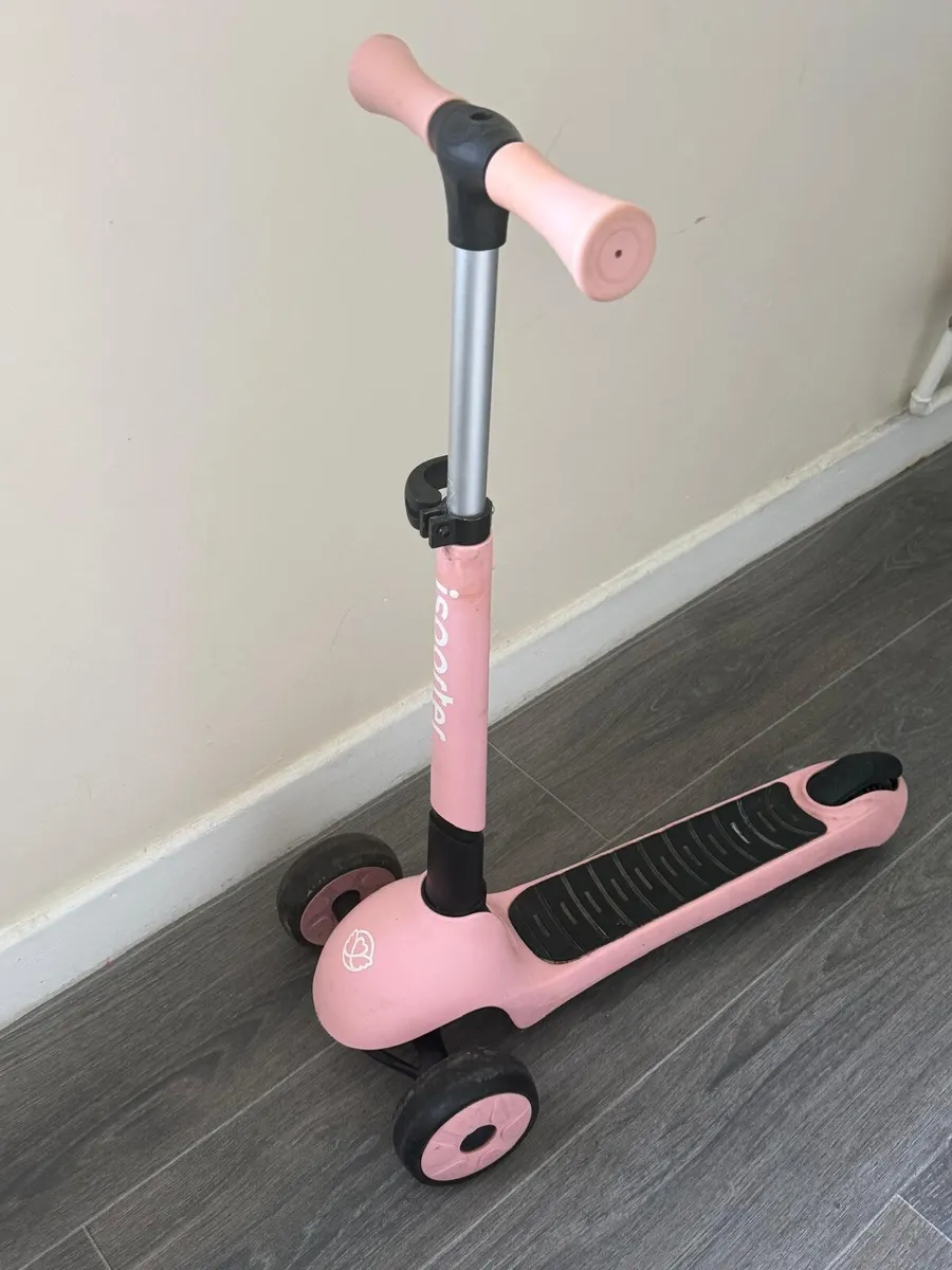 Child's Scooter - Image 1