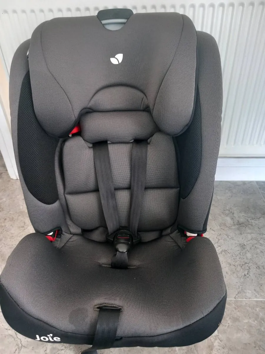 Joie isofix Kids car seat. - Image 1
