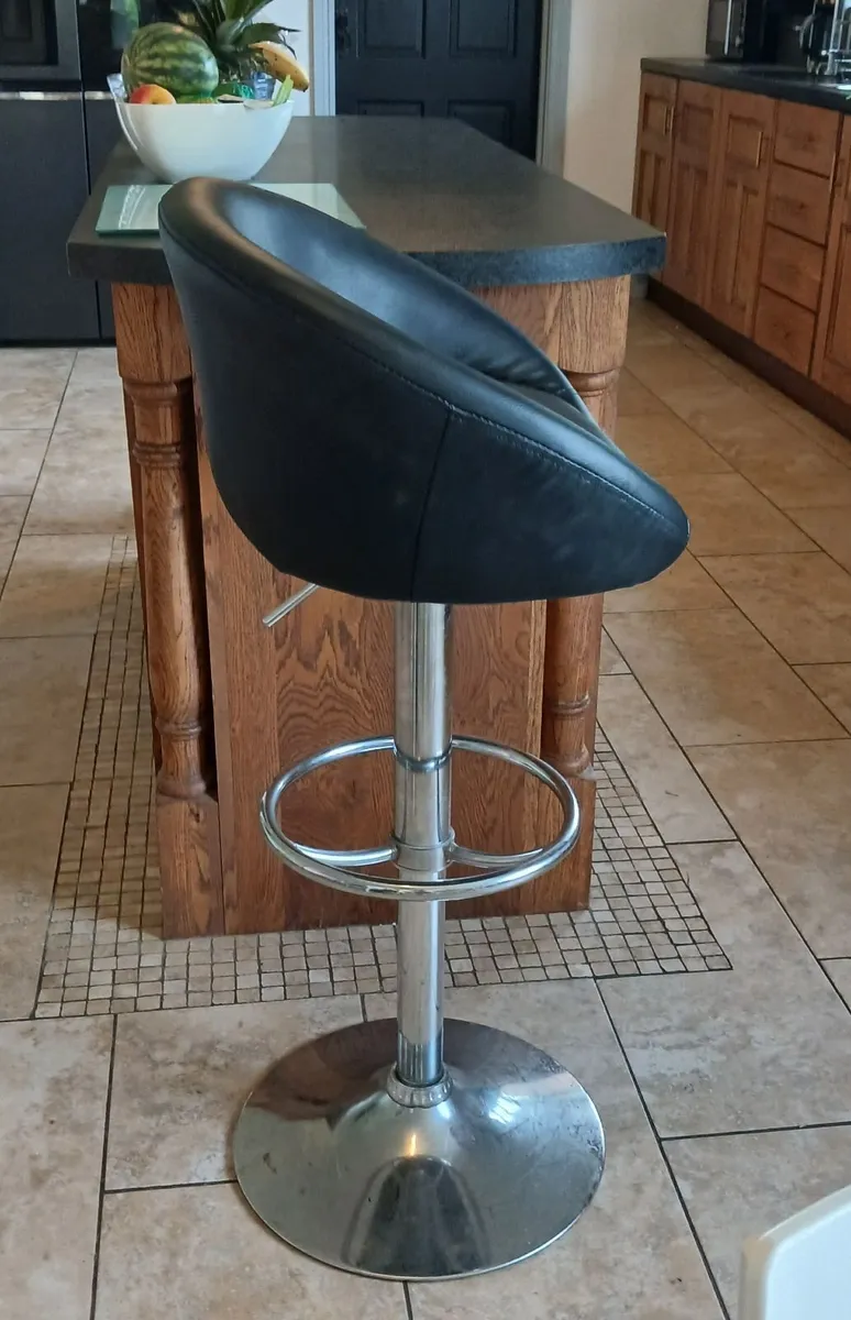 Makeup chair - Image 2