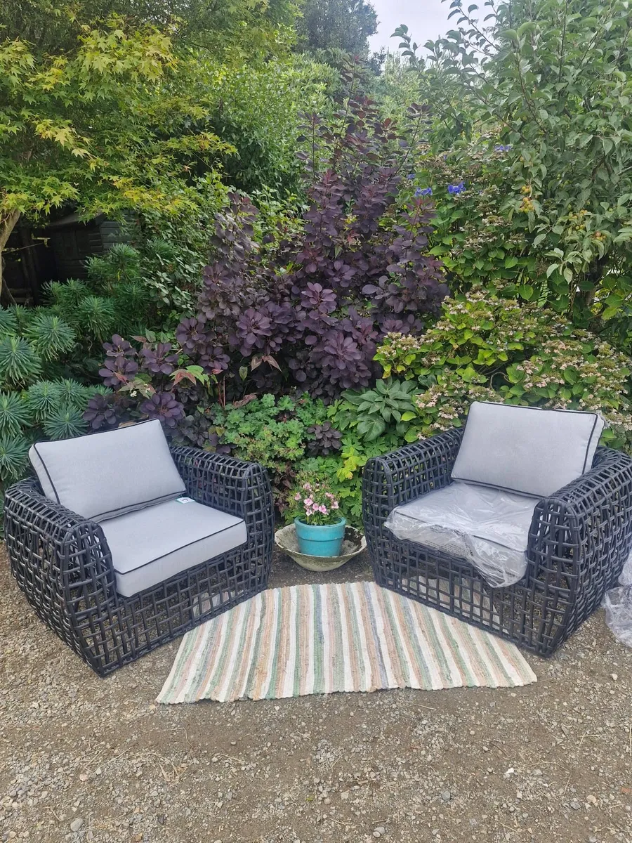 Garden furniture - Image 1