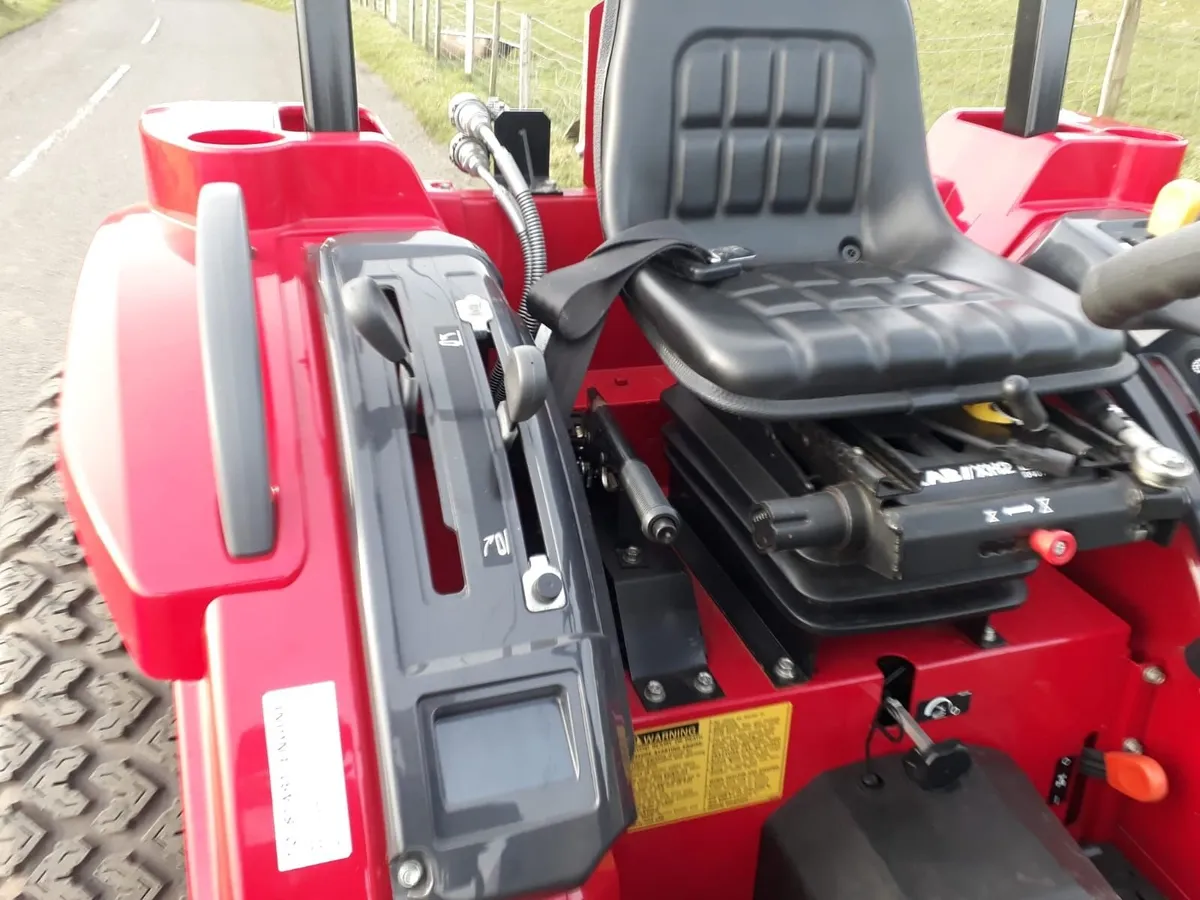 Mitsubishi MTU26 HST Compact Tractor - Image 3