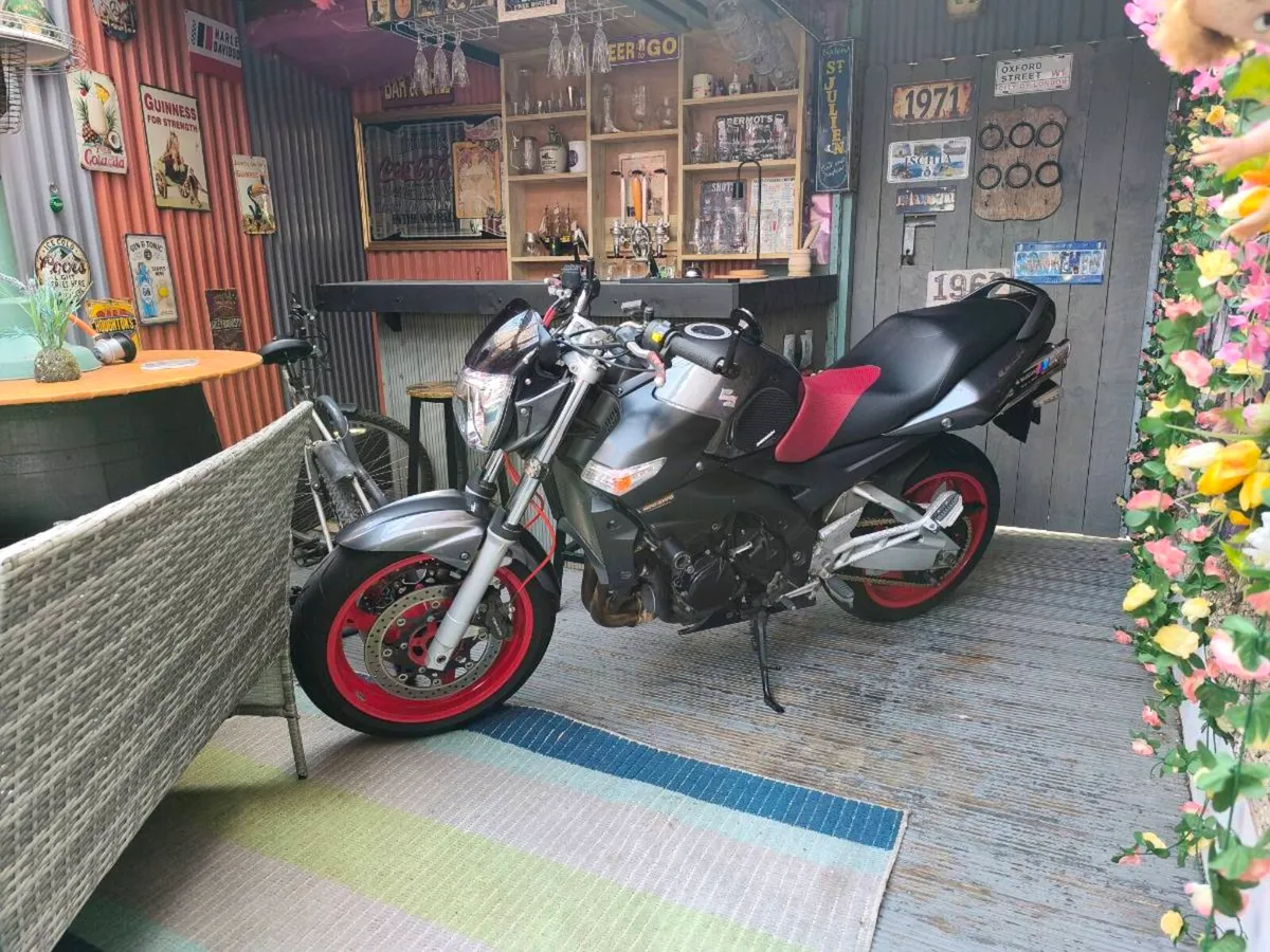 Suzuki gsr 600 yoshimura edition - Image 4