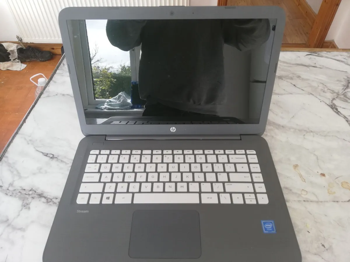 Hp laptop - Image 1