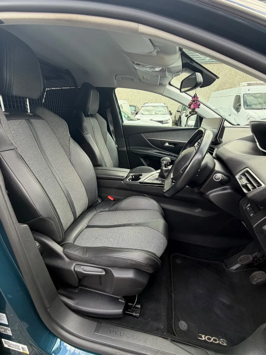 2022 Peugeot 3008 Commercial - Image 4