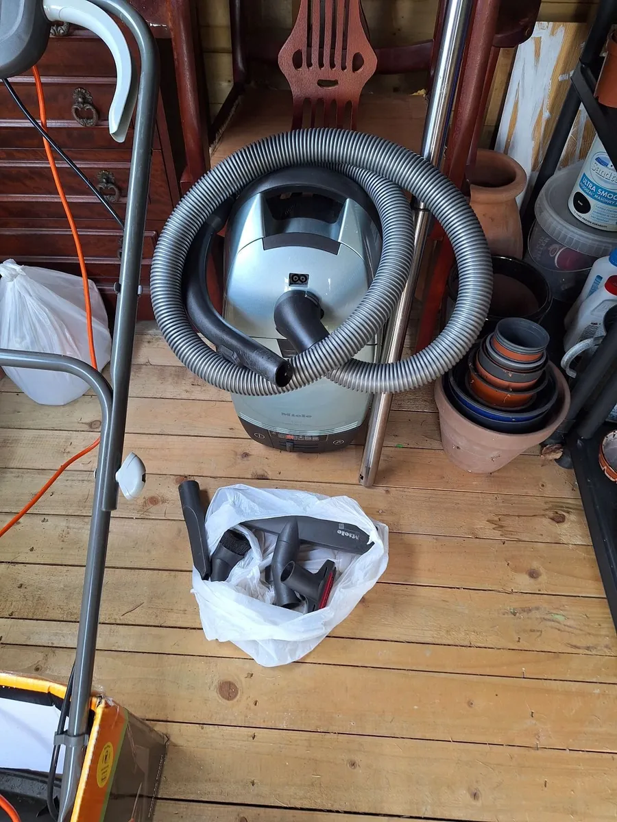 Miele S 624 clean air Vacuum - Image 3