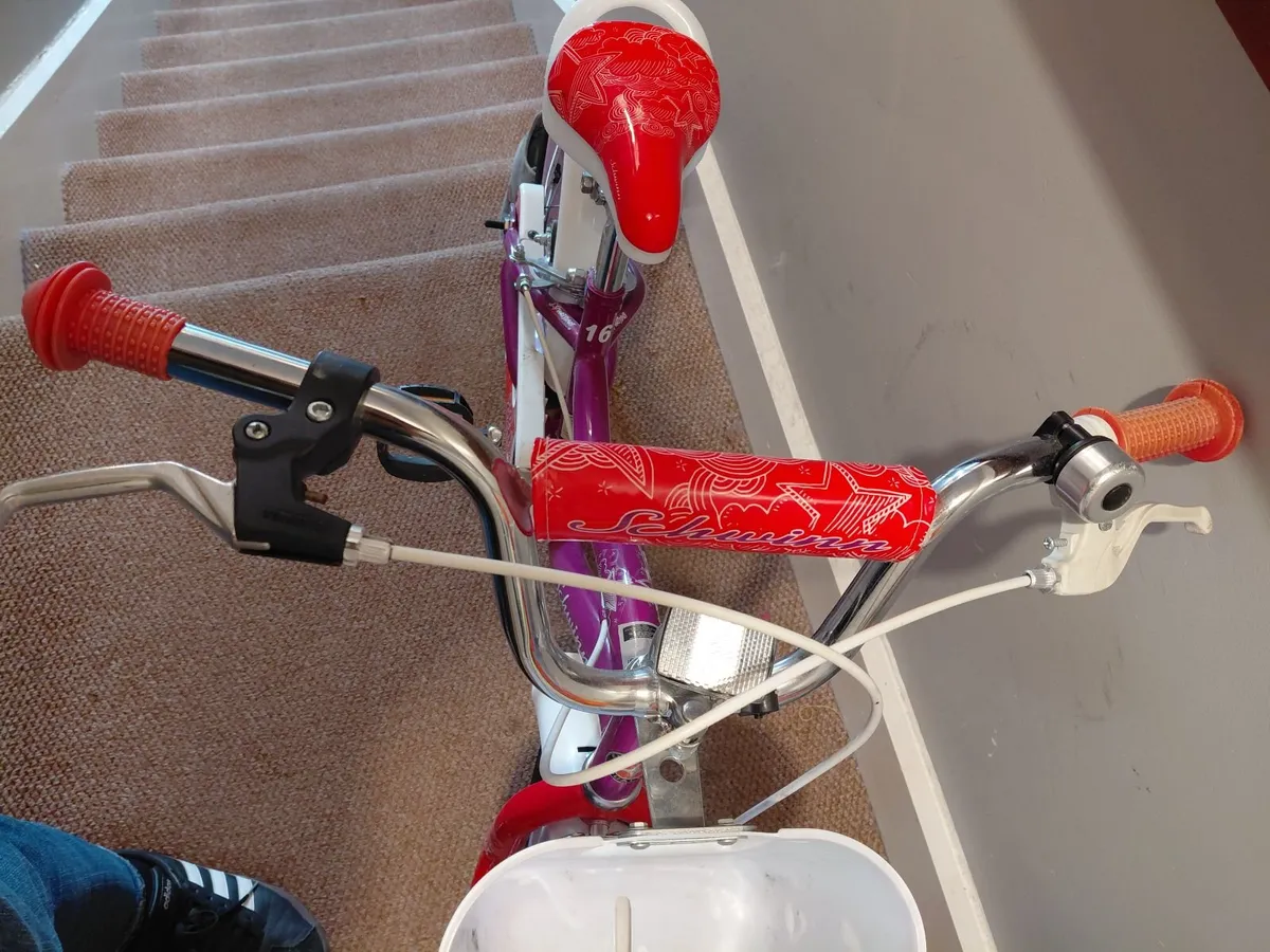 Shwinn Elm Child's Bike 16 inch with stabilisers - Image 2