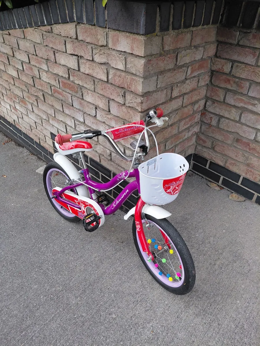 Shwinn Elm Child's Bike 16 inch with stabilisers - Image 3