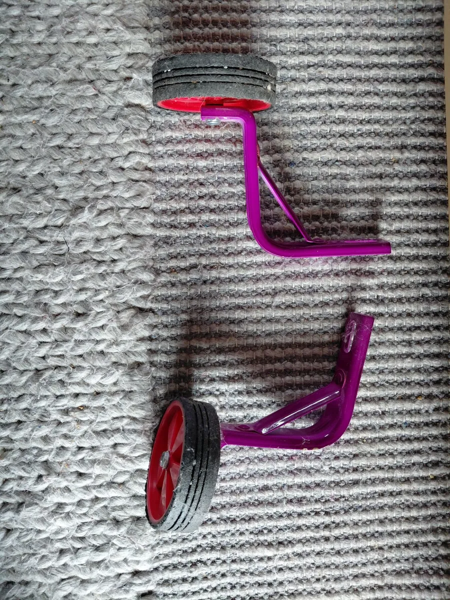 Shwinn Elm Child's Bike 16 inch with stabilisers - Image 4