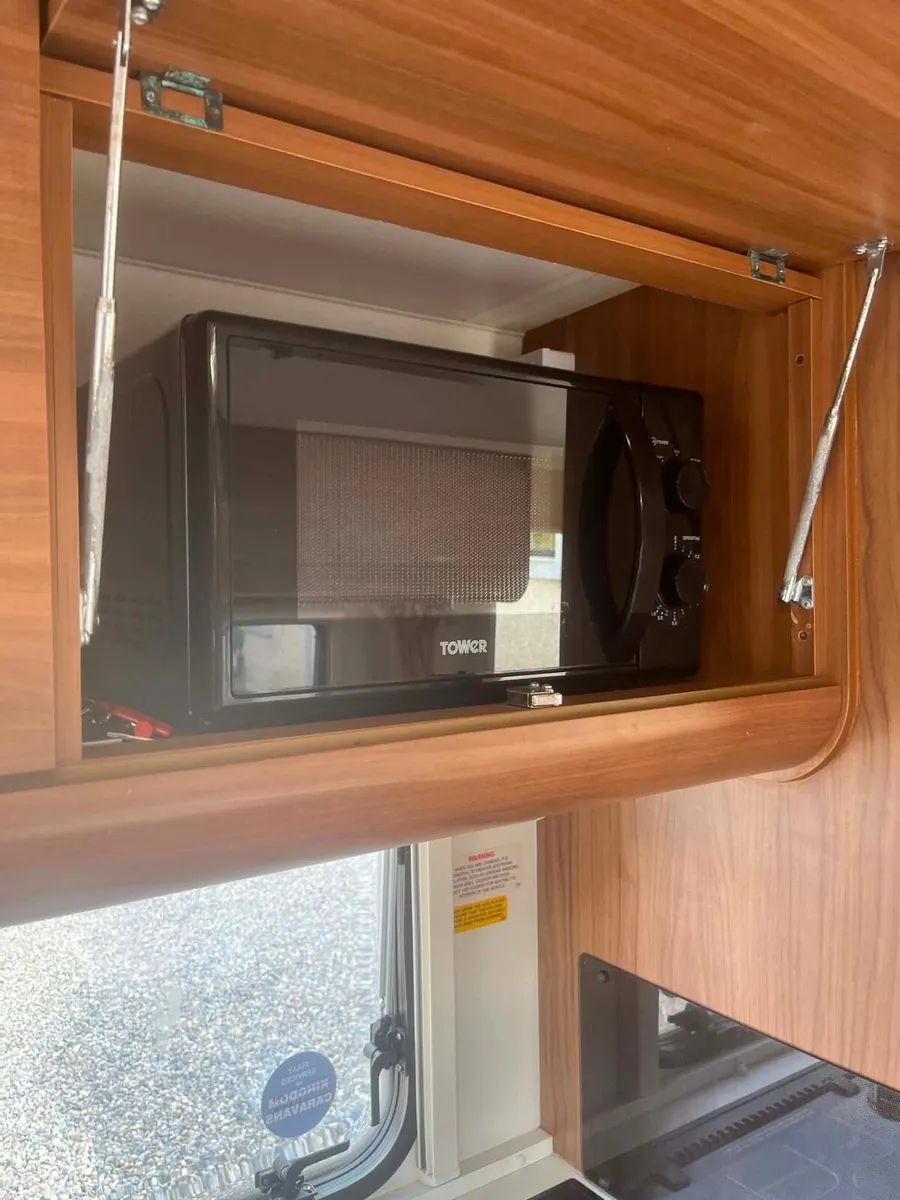 Rare 6-7 berth Adria caravan Triple fixed bunk bed - Image 3