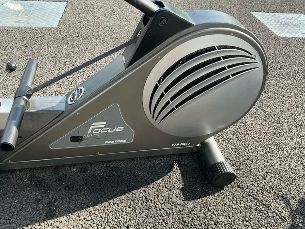 Proteus 5500 Rowing Machine - Image 4