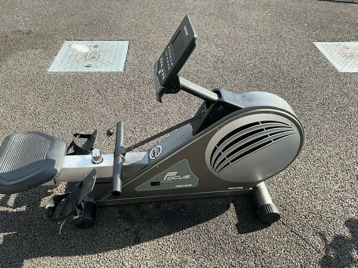 Proteus 5500 Rowing Machine - Image 2