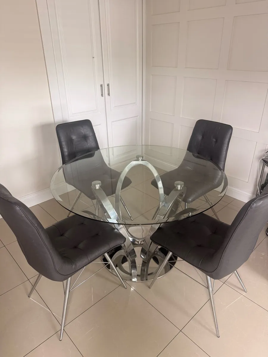 Dining room table and chairs - Image 2