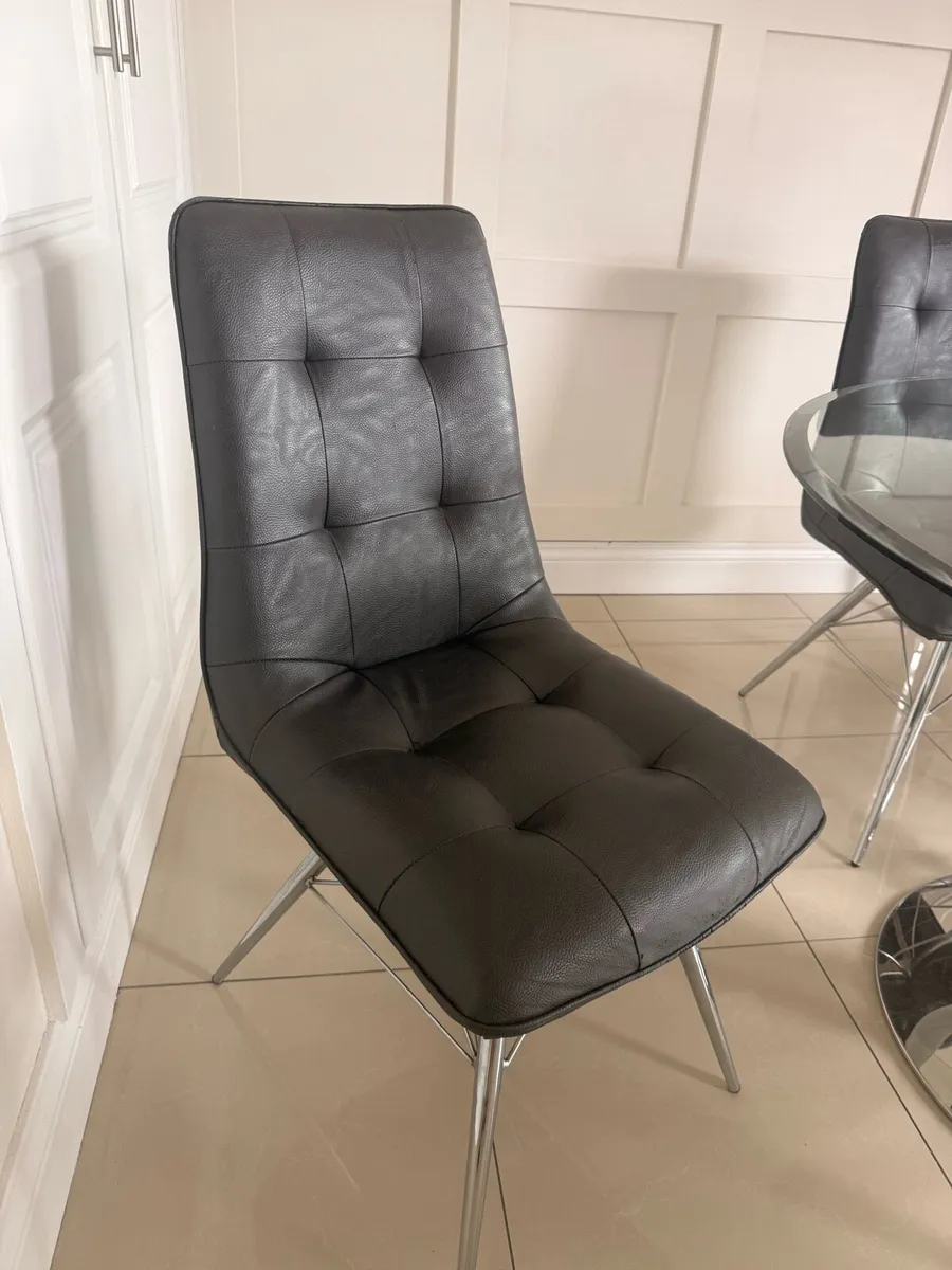 Dining room table and chairs - Image 4