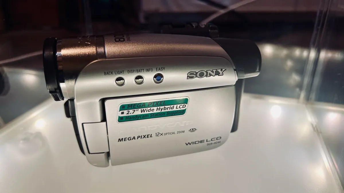 Sony HandyCam DCR-HC44 - Image 1