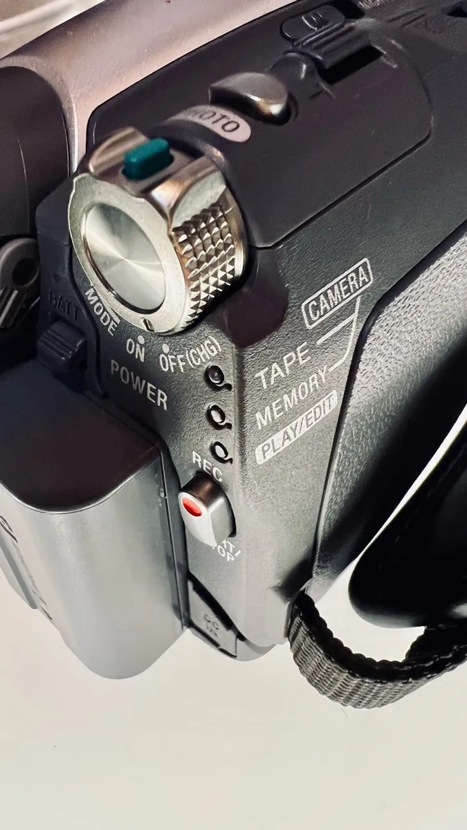 Sony HandyCam DCR-HC44 - Image 3