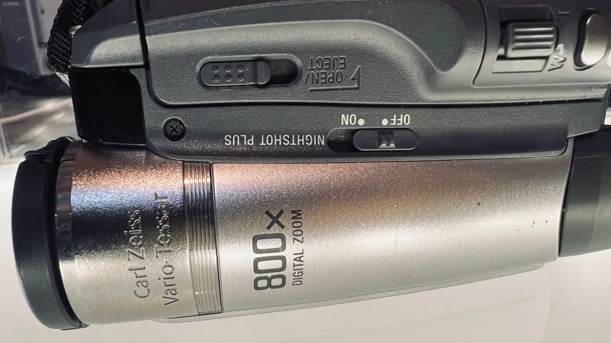 Sony HandyCam DCR-HC44 - Image 4