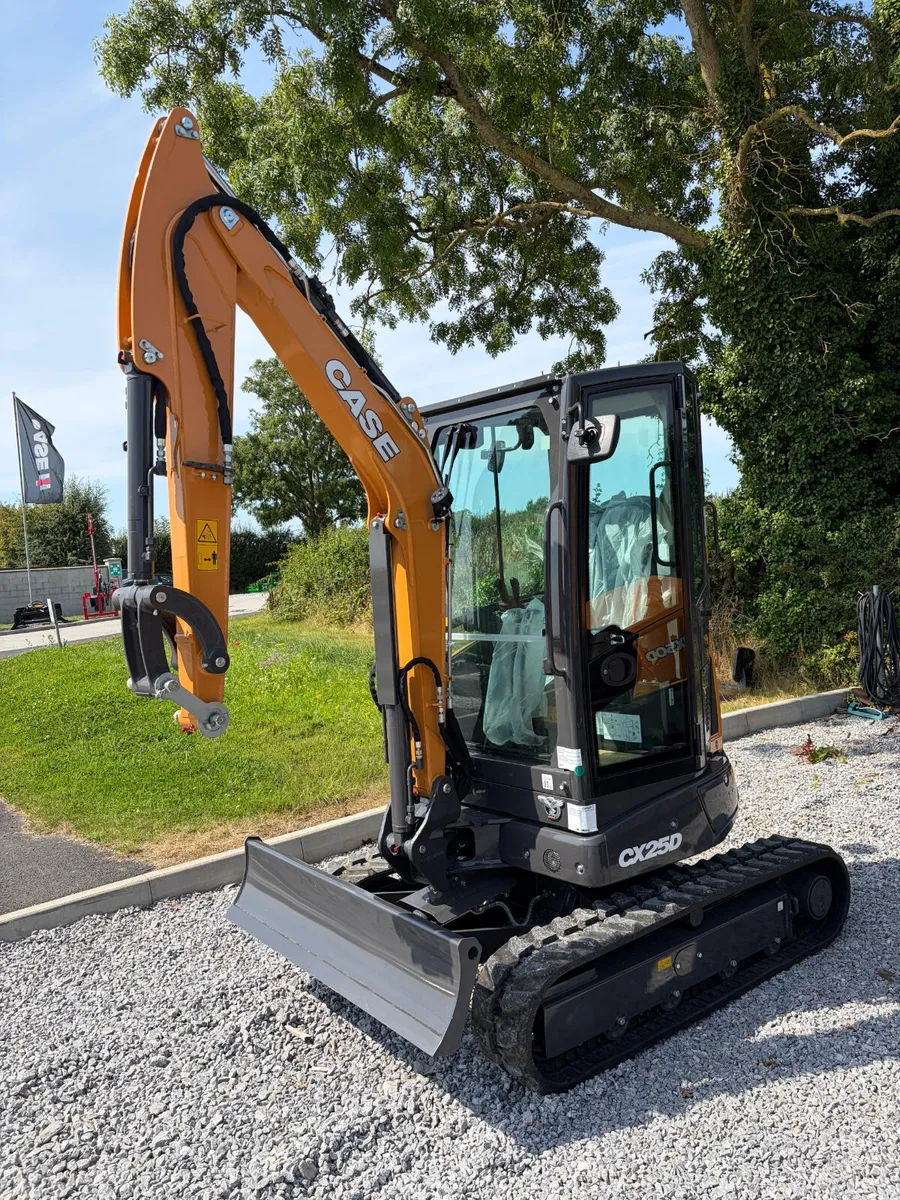 CASA CX 25 Mini Digger - Image 1