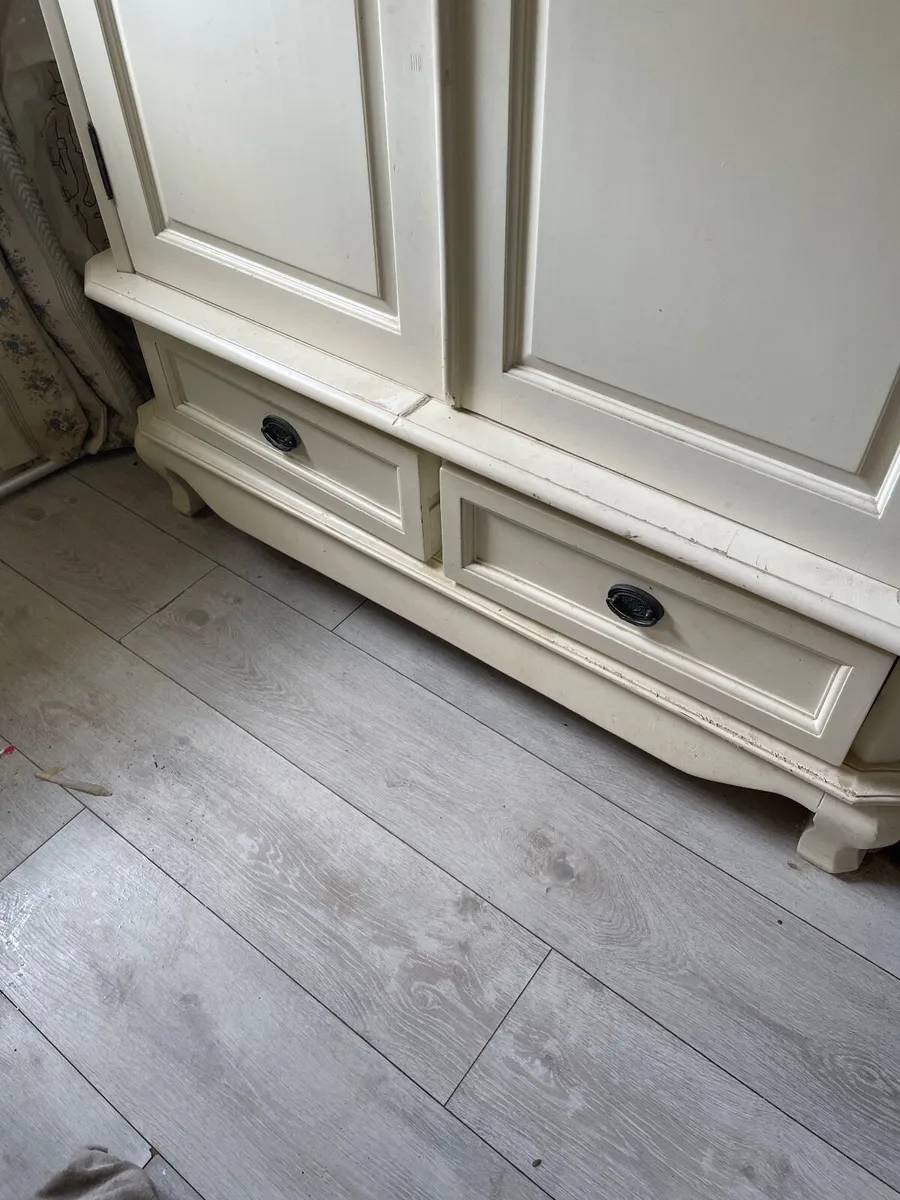 Wardrobe - Image 3