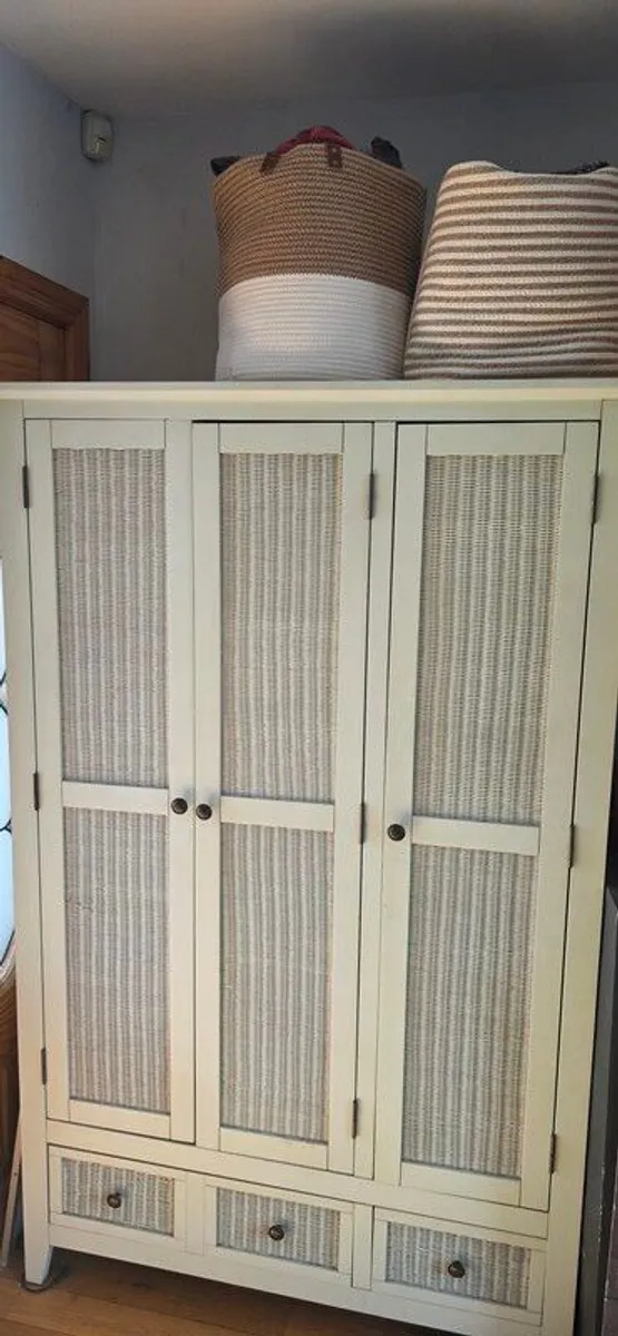 Wardrobe and chest set - Image 1
