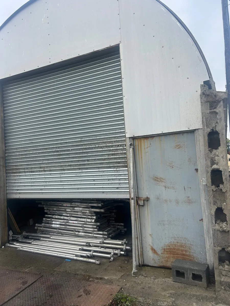 Rolling door - Image 1