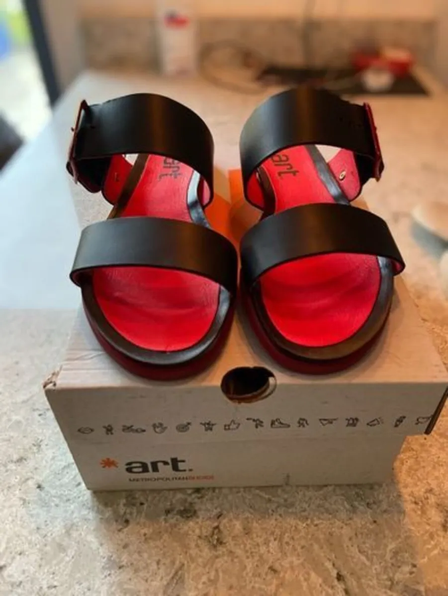 ART Women's Slip on 100% Leather Sandals Brand New - Image 1
