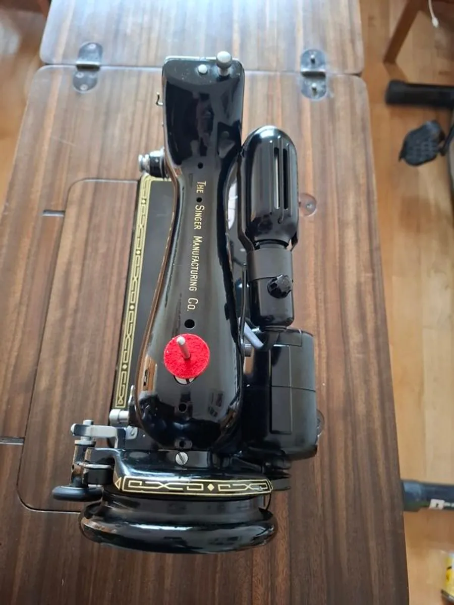 Vintage Singer Sewing Machine - Image 1