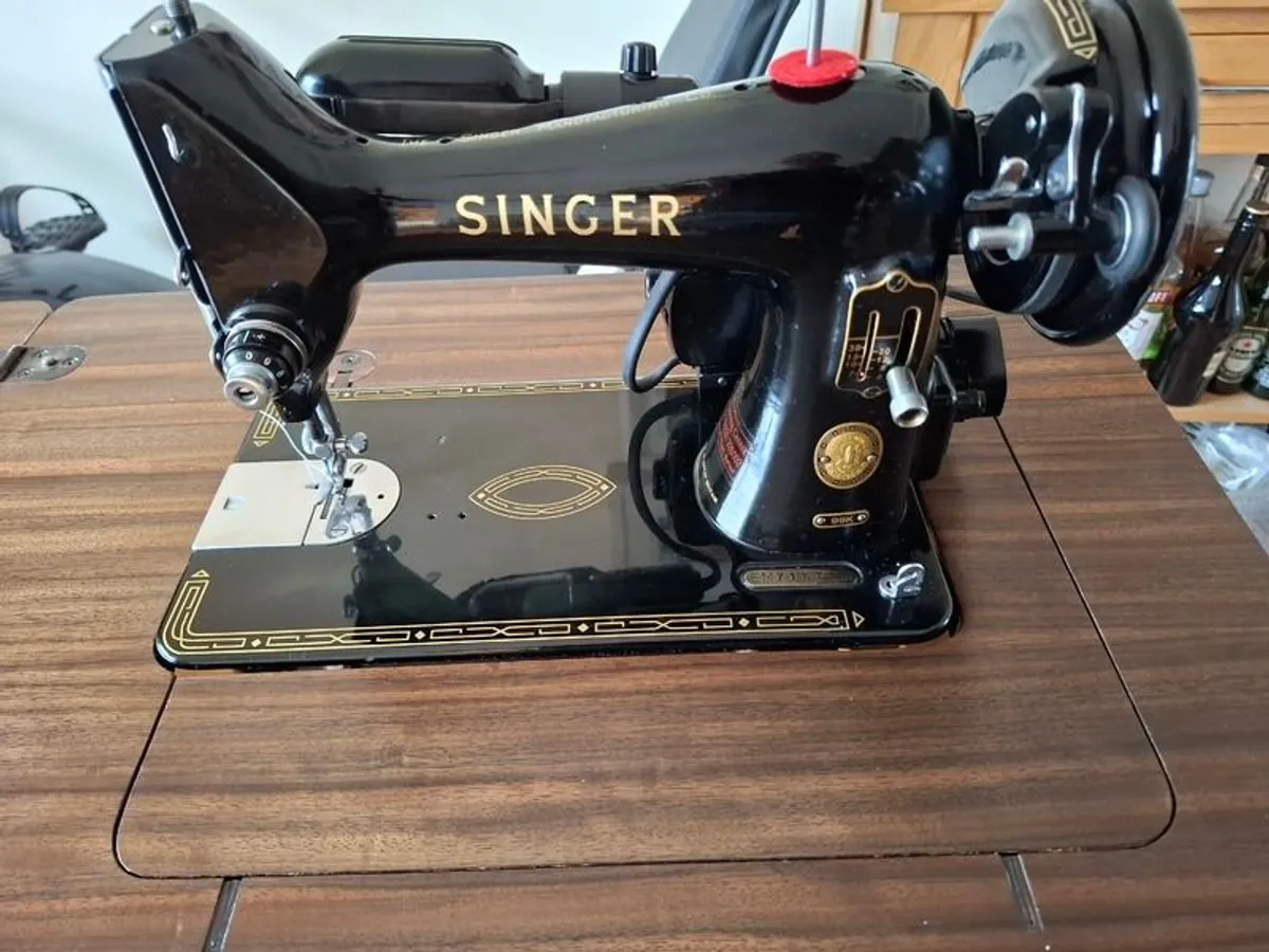 Vintage Singer Sewing Machine - Image 3