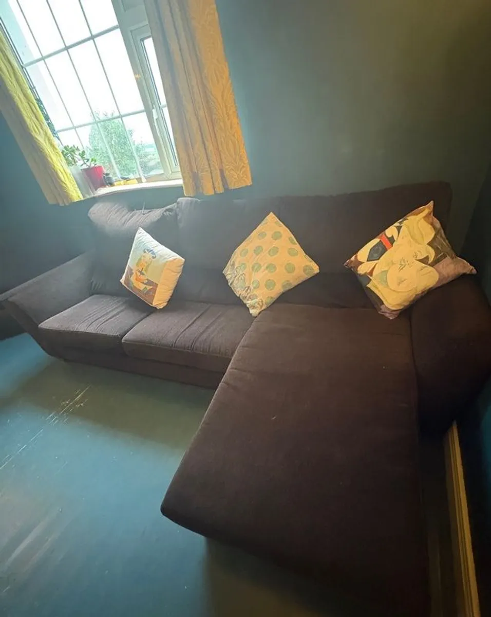 l- shaped - in good condition - smoke and pet free - Image 2