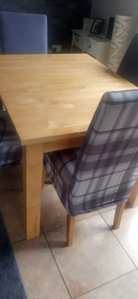 Dining table and chairs - Image 1