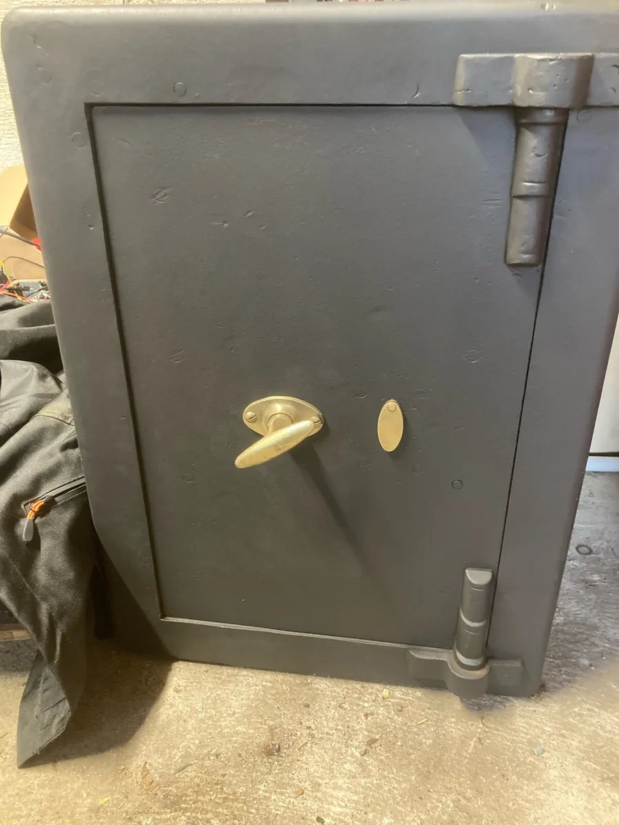 Safe - Image 1