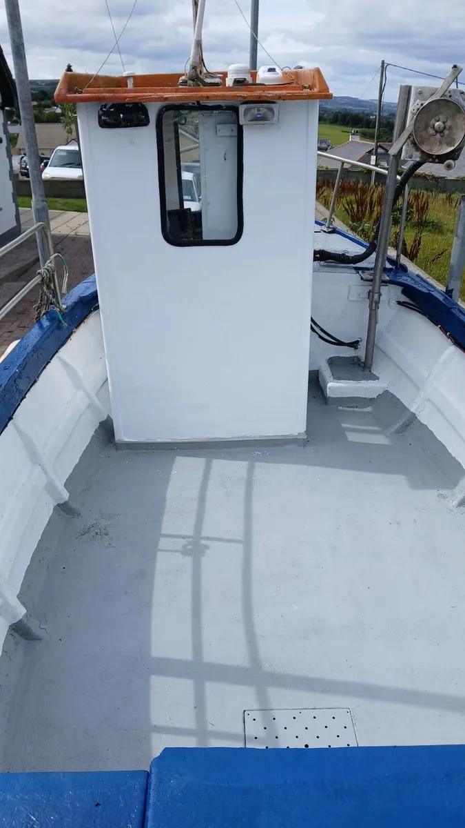 Fishing boat - Image 3