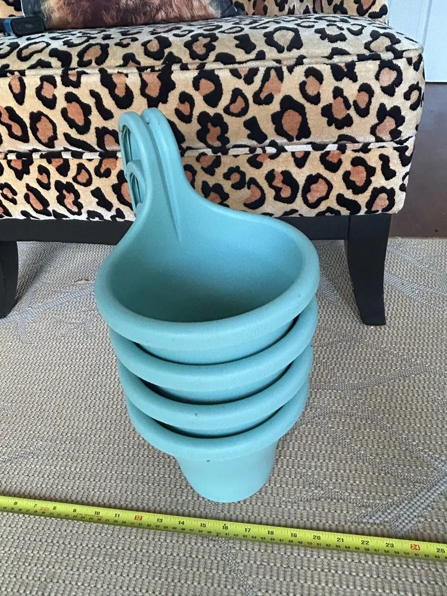 4 balcony plant pots - Image 2