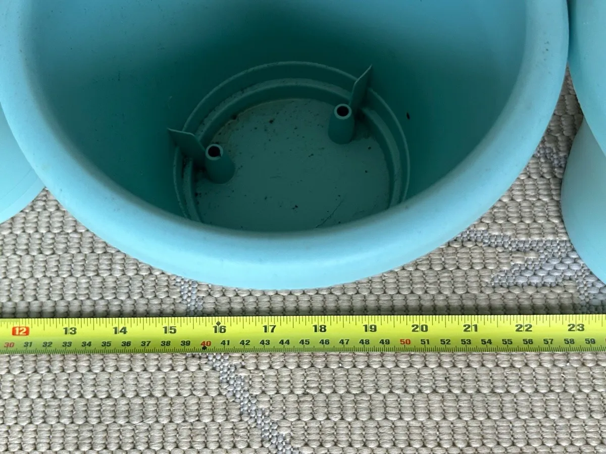 4 balcony plant pots - Image 3