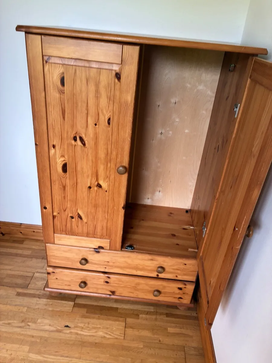 Pine Press/Wardrobe - Image 2