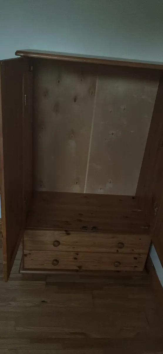 Pine Press/Wardrobe - Image 3