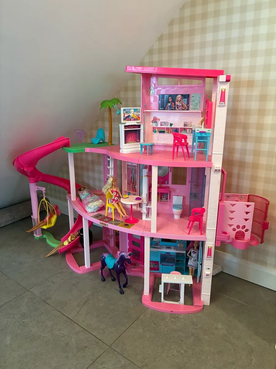 Barbie Dream Villa Pool Party Doll house + items - Image 1
