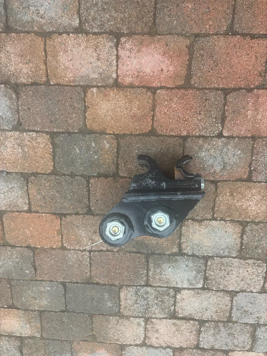 MINI DIGGER SEMI QUICK HITCH - Image 1